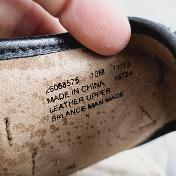 CLARKS | Artisan leather flower detail thong flipflop sandals - Picture 9 of 9